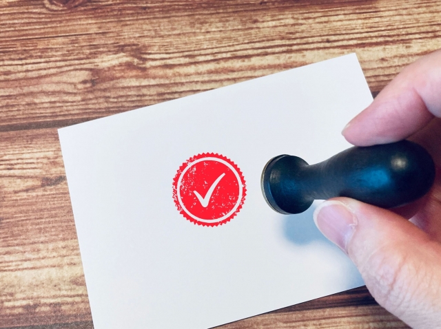 チェックマークのスタンプ