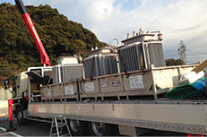 PCB廃棄物を運搬しているトラック