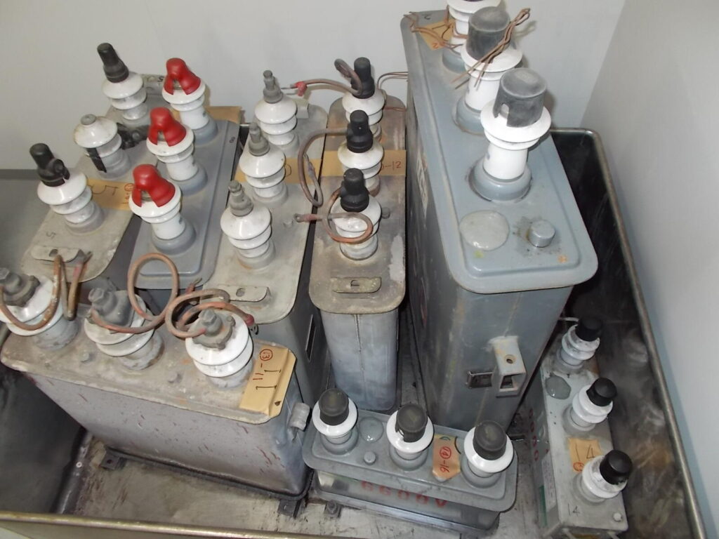 保管されている低濃度PCB産業廃棄物