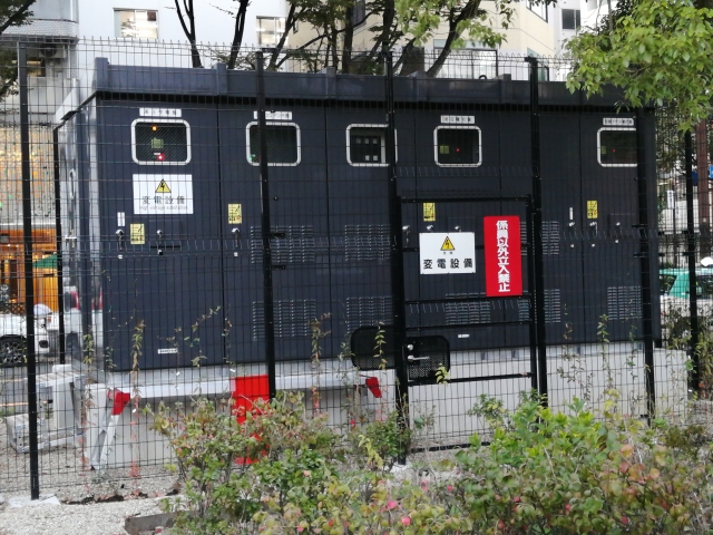 屋外のキュービクル設備