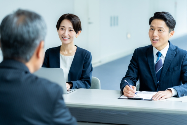 相談を受ける男性