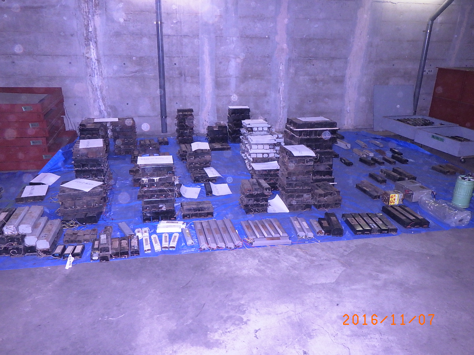 分解選別された蛍光灯安定器