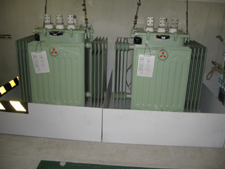 保管されている高圧トランス