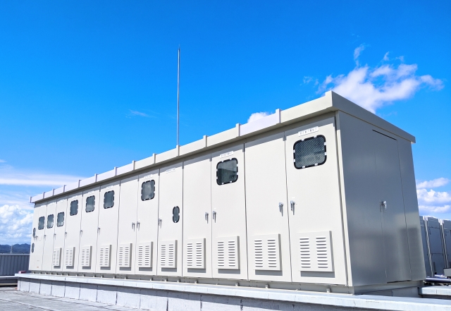 屋上のキュービクル式設備