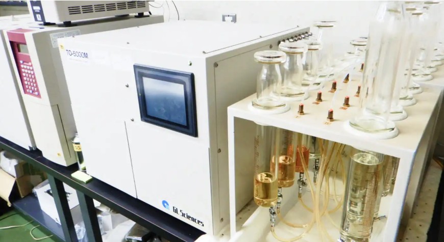 油中ガス分析をしている様子