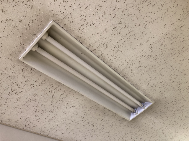 埋め込み型の蛍光灯