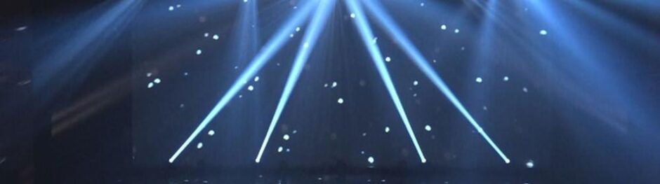 LEDライトが照らす幻想的なステージ演出