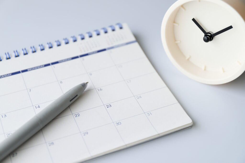 カレンダーと置時計