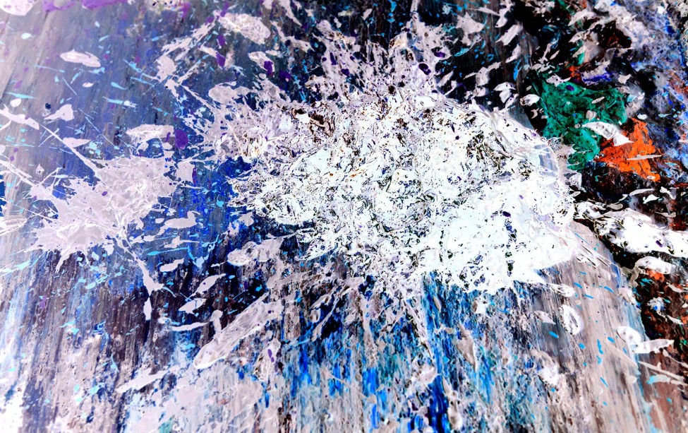 青・白・紫を基調とした絵の具が大胆に飛び散った画像